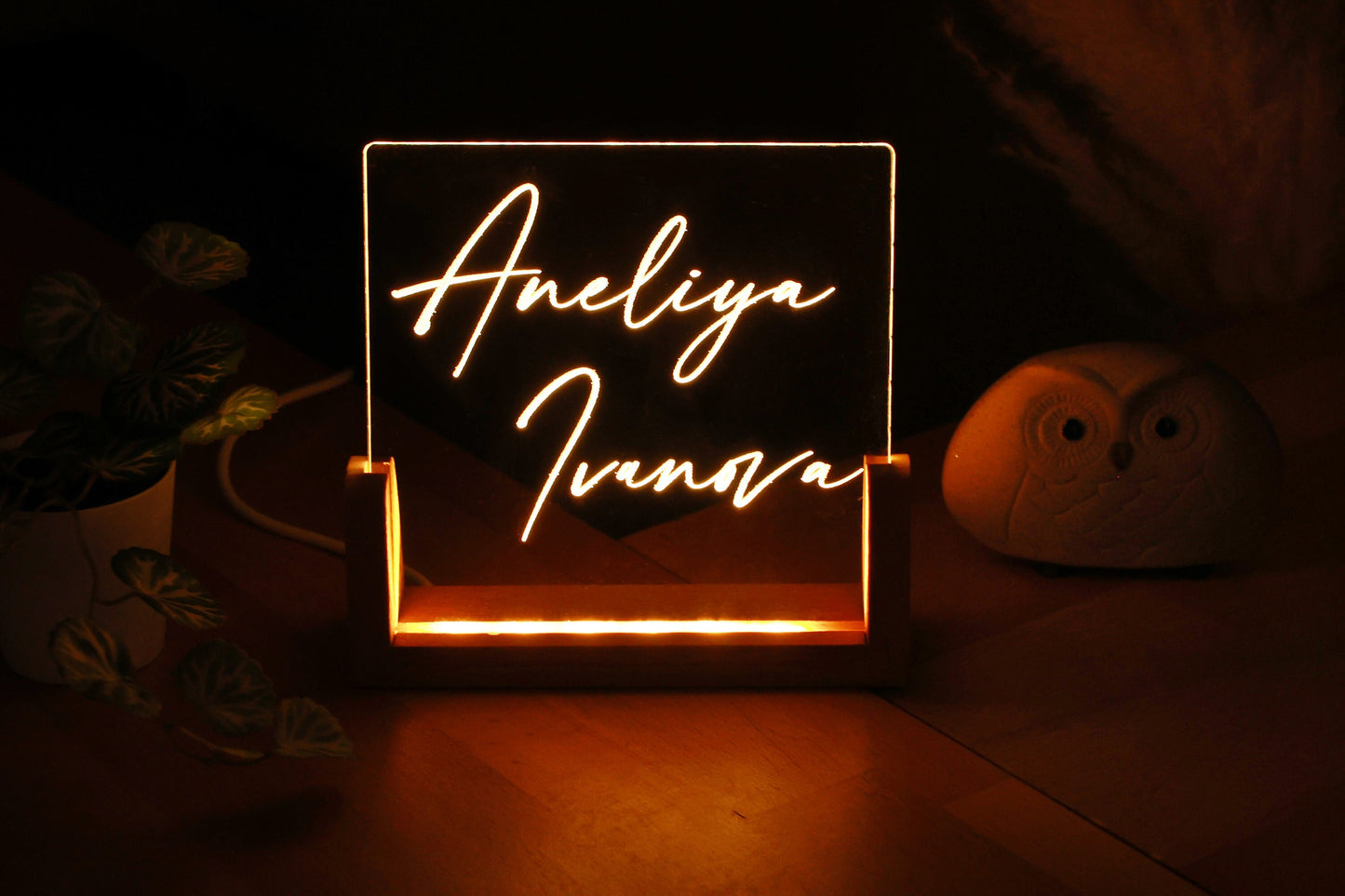 Personalisiertes Plexiglas-Namensschild, quadratisches LED-Schreibtischschild, personalisiertes Büroschild